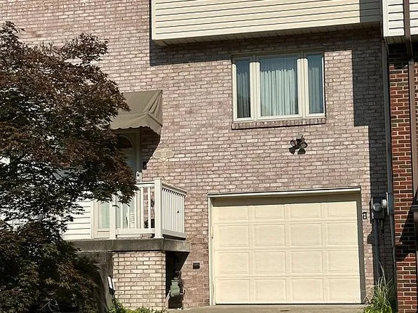 313 Clavale Dr, North Versailles, PA 15137