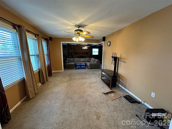 3rd image of 3999 Harrisburg Dr