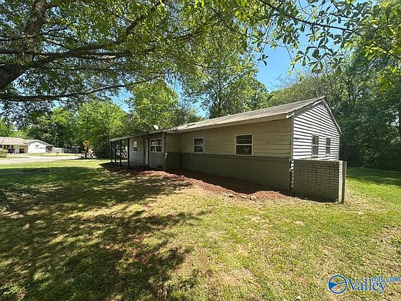 3rd image of 2419 Tuxedo Dr NW