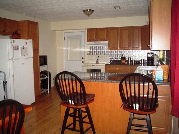 4th image of 303 Dawn Ave