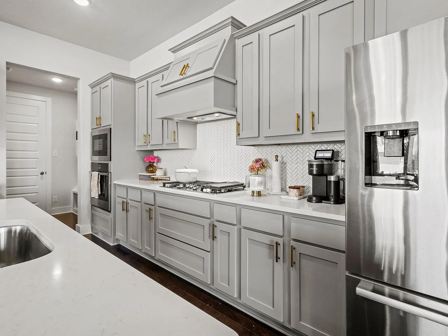 4 bed, 2.5 bath, 3161 sqft, $3,000 — Photo 3