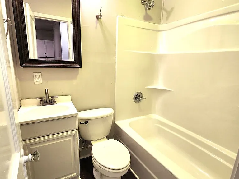 2114 N Elm St — Photo 24