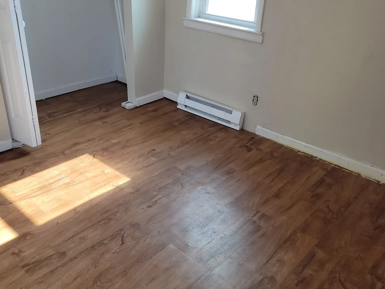 114 Main St W — Photo 3