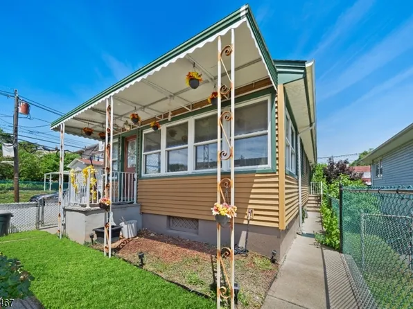 137 Day St, Clifton City, NJ 07011