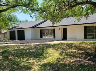 1311 Broadmoor Dr, Bryan, TX 77802