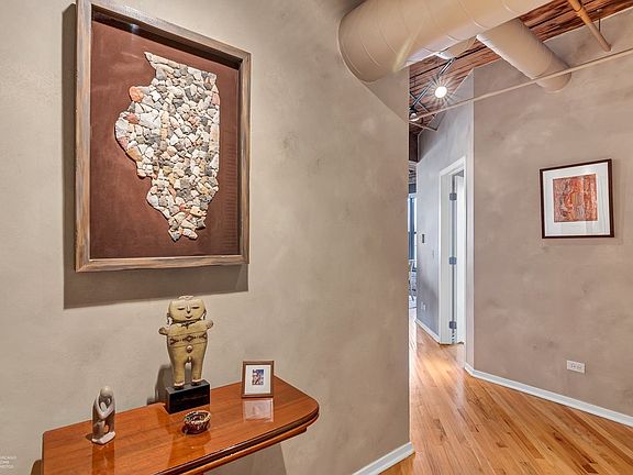 2nd image of 1525 S Michigan Ave APT 208
