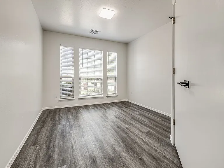 18304 Tambor Dr — Photo 25