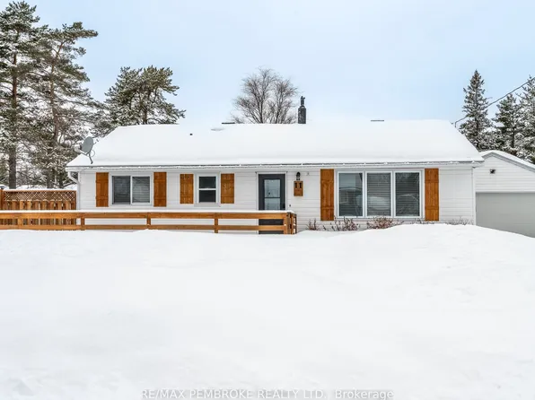 11 Michael Cres, Petawawa, ON K8H 2L5