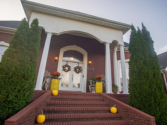 3rd image of 165 Meadow Ln