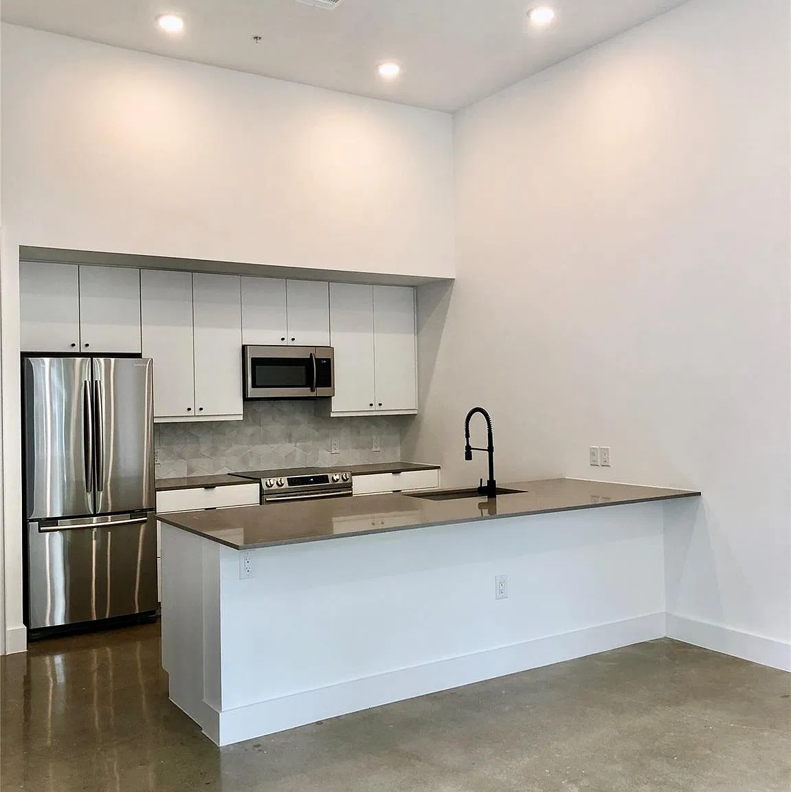 1 bed, 1.0 bath, 642 sqft, $1,795 — Photo 2