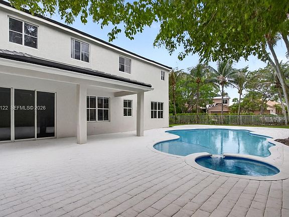 4th image of 841 Lavender Cir