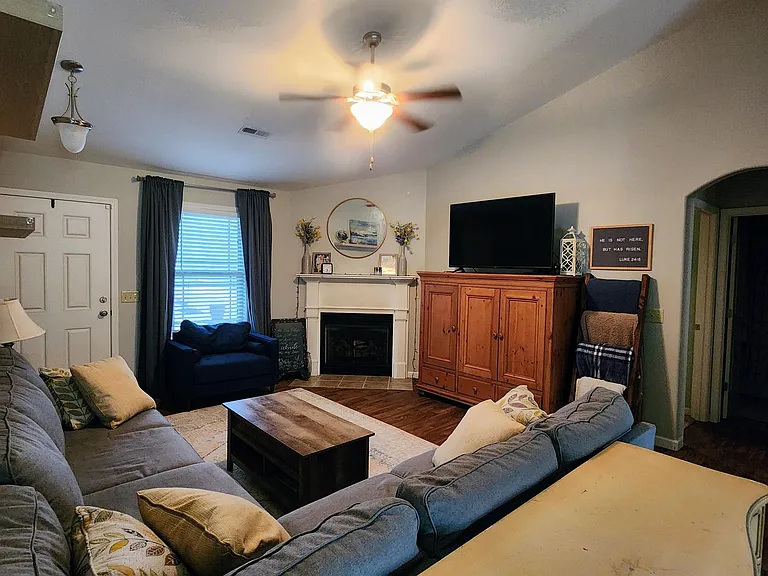 612 Sandstone Dr — Photo 4