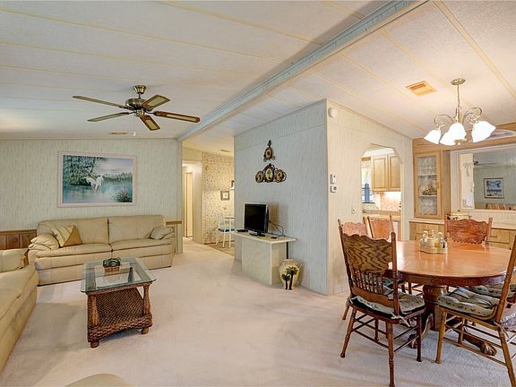 4th image of 938 Jacaranda Dr