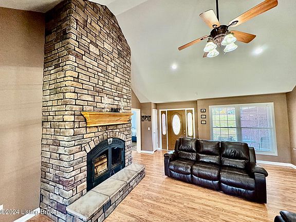 5th image of 1054 Woodsdale Farm Dr