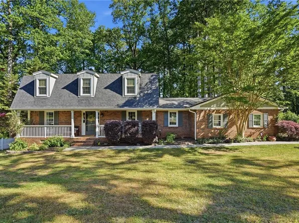 135 Beechwood Trl, Roswell, GA 30075