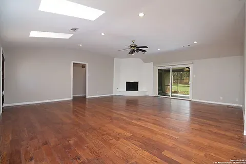 3 bed, 1934 sqft, $2,695 — Photo 2