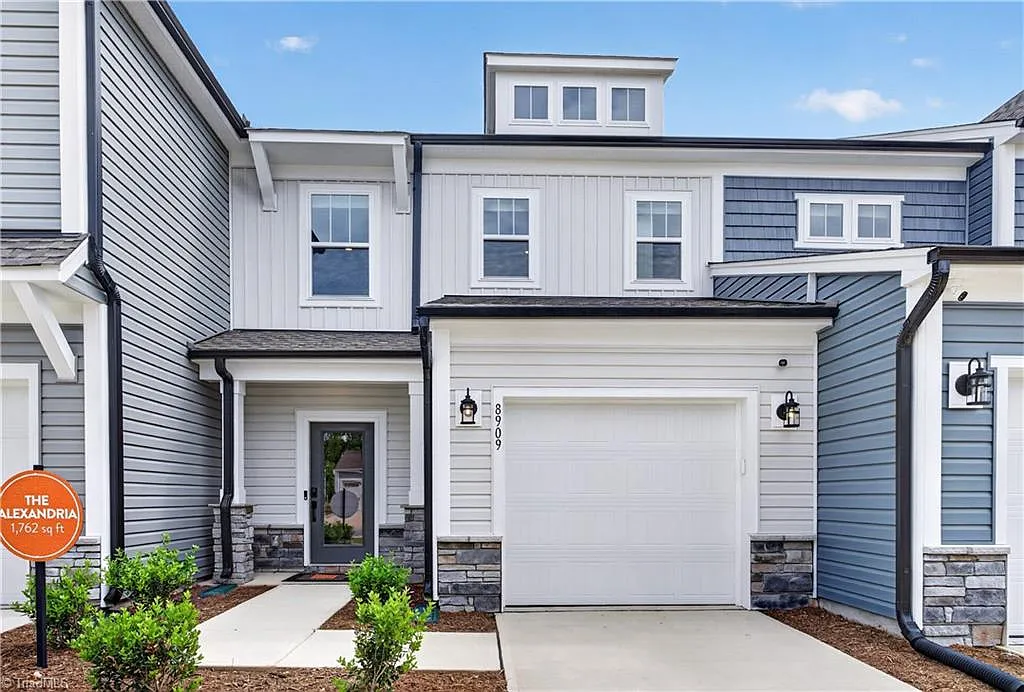3 bed, 2.5 bath, 1726 sqft, $2,150 — Photo 1