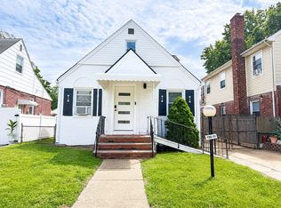 13031 218th St, Laurelton, NY 11413