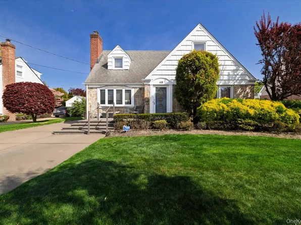49 Park Avenue, Malverne, NY 11565