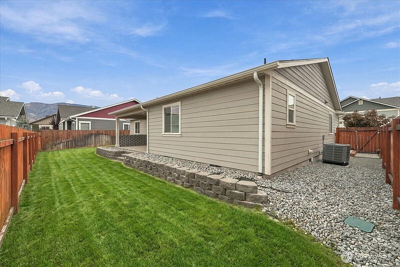 2nd image of 405 Ridgewood Drive
