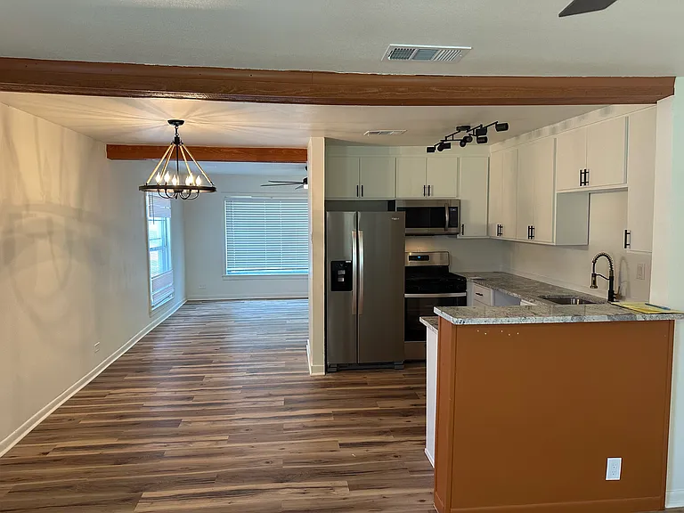 6535 Lockheed Ave — Photo 1