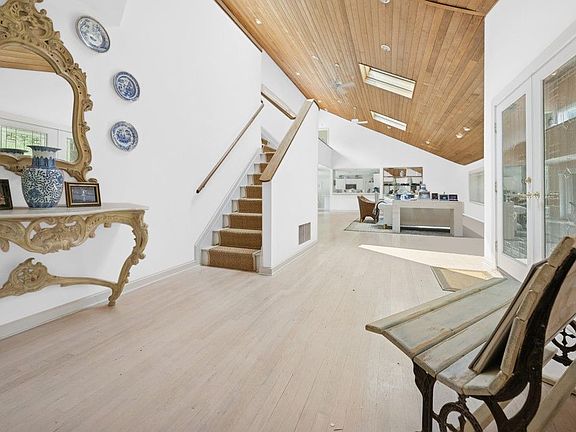 5th image of 61 Hidden Cove Ct