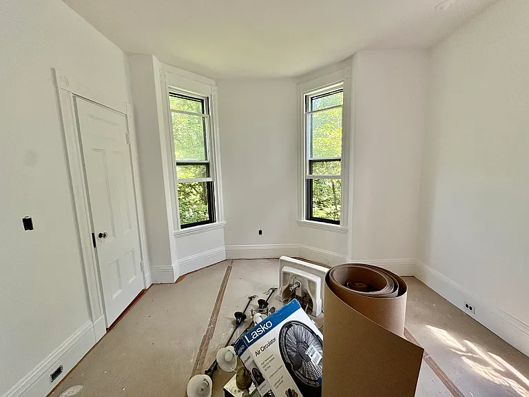 33 Brewster St — Photo 9