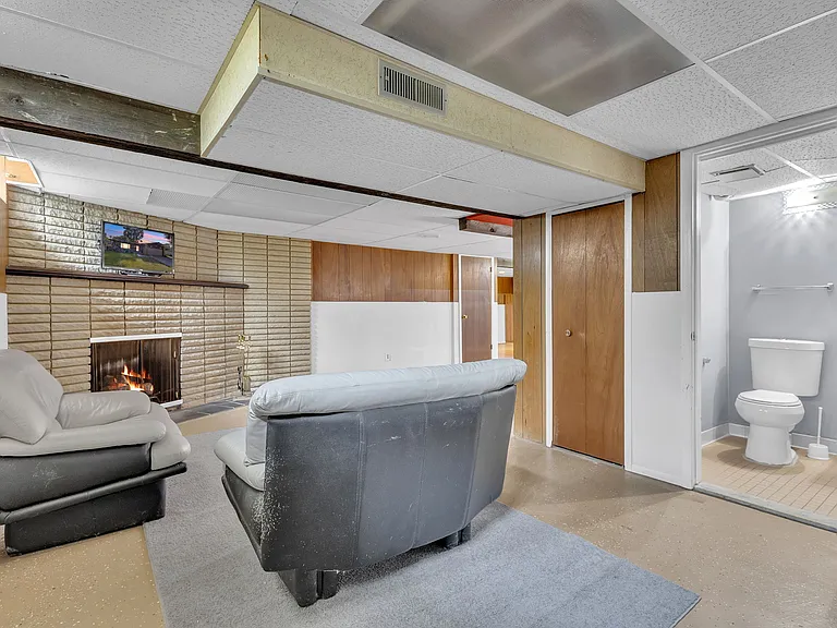 23520 Brandywynne St — Photo 44