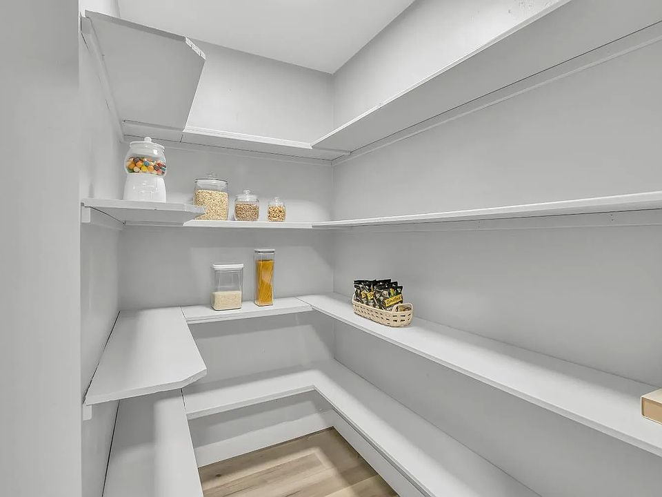 Walk-in Pantry