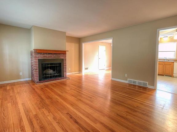 3rd image of 2707 S Berry Ave