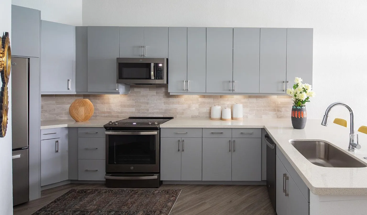 1 bed, 730 sqft, $1,630 — Photo 2