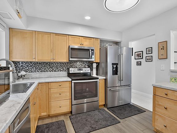 3rd image of 1608 NE 14TH Terrace