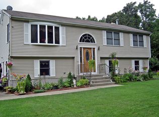 656 River Rd, Lincoln, RI 02865