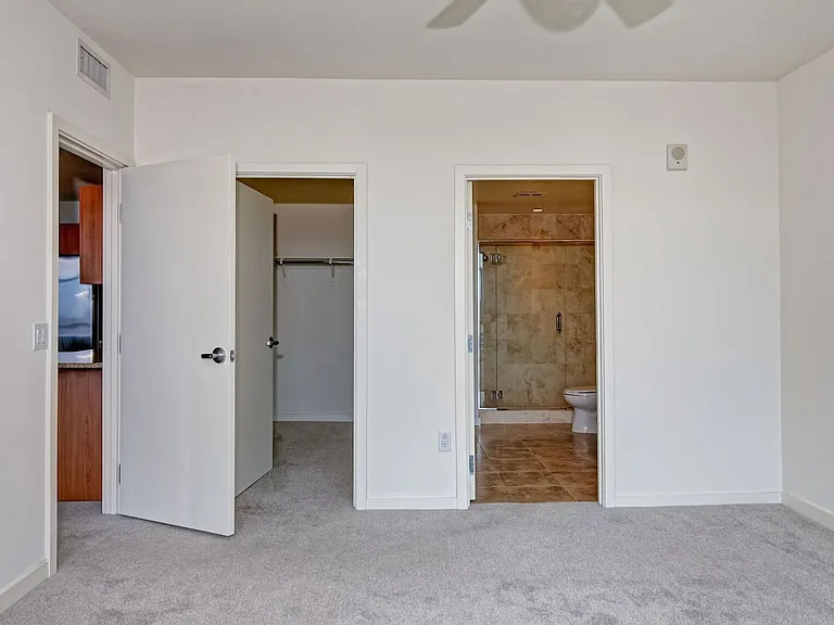 800 The Mark Ln #1807 — Photo 17