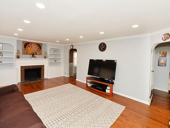 3rd image of 4-12 Kenneth Ave