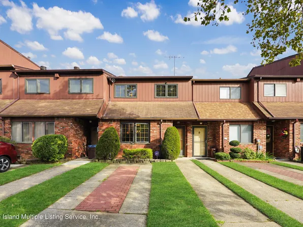 93 Gateway Dr, Staten Island, NY 10304