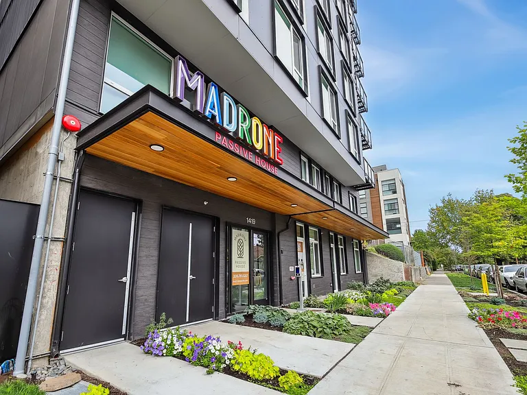 Madrone Passive House, Bright Homes in Walkable Central District Location with W/D in Unit and NE... — Photo 29