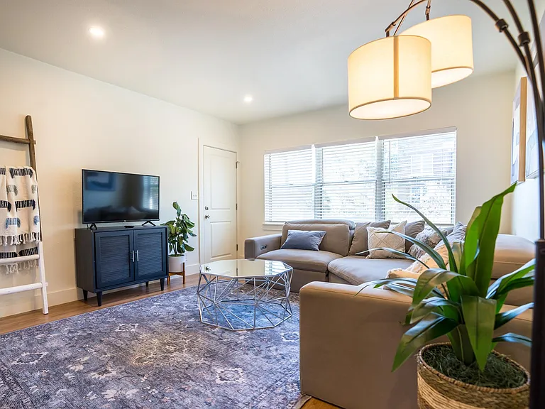 2160 Riverside Ave #7 — Photo 3