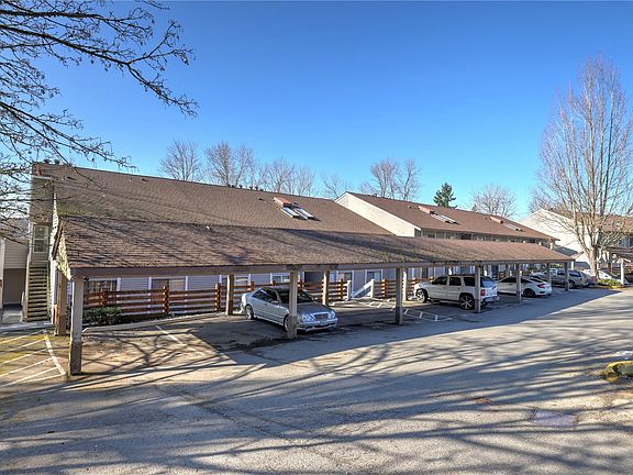 Just a short distance to all the amenities the city of Auburn has to offer as well as easy access to 167, HWY 18, I-5 & Auburn Station for commuting.>