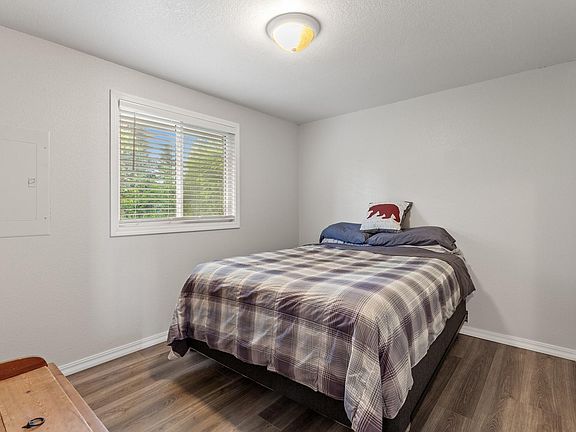 4th image of 1825 E Velora Dr