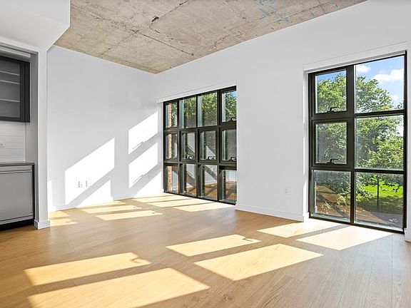 2nd image of 860 Lorimer St APT 3K