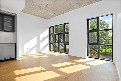 860 Lorimer St Photo 1