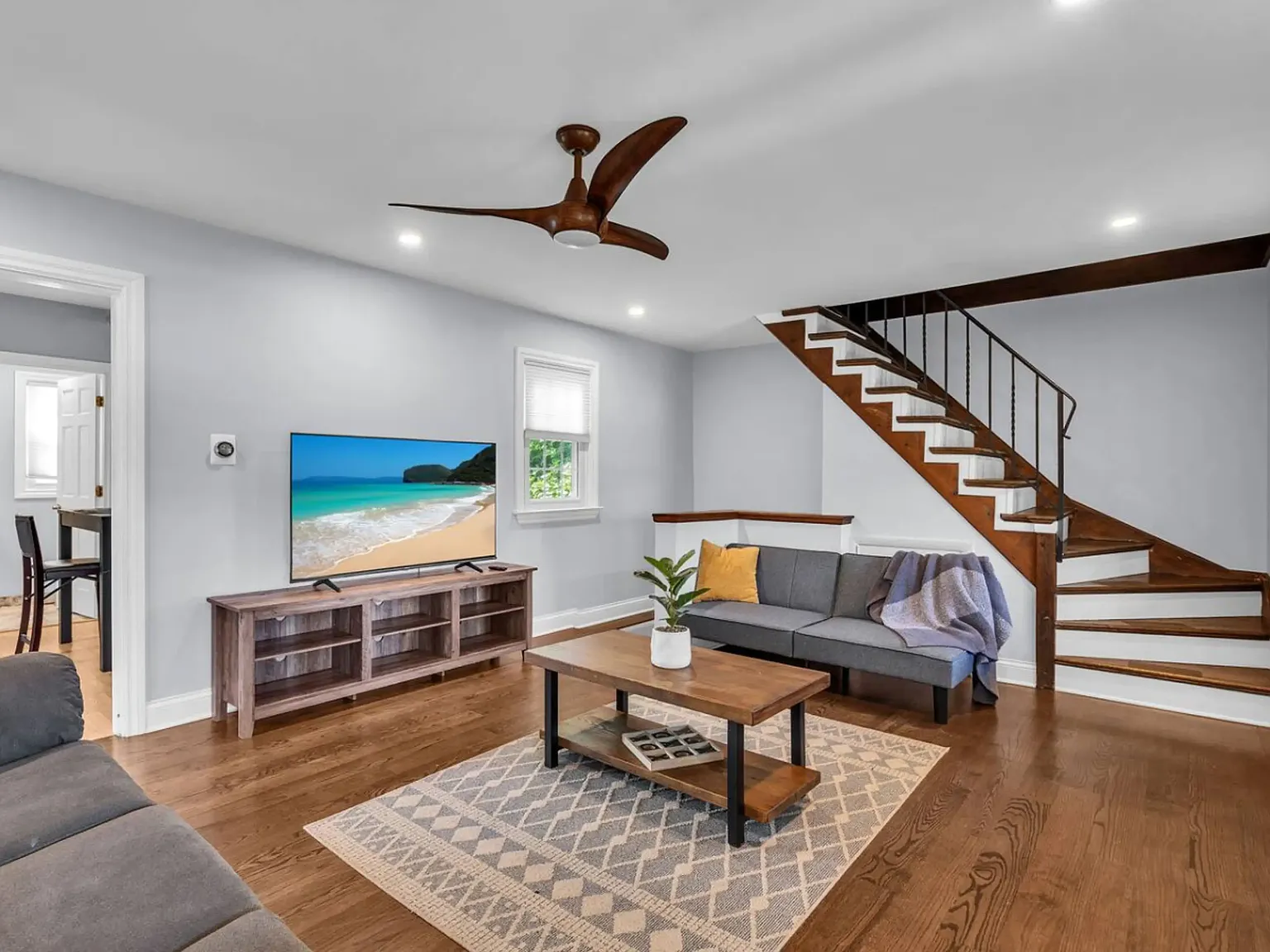 3 bed, 1450 sqft, $8,900 — Photo 1
