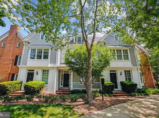 979 Powhatan St, Alexandria, VA 22314