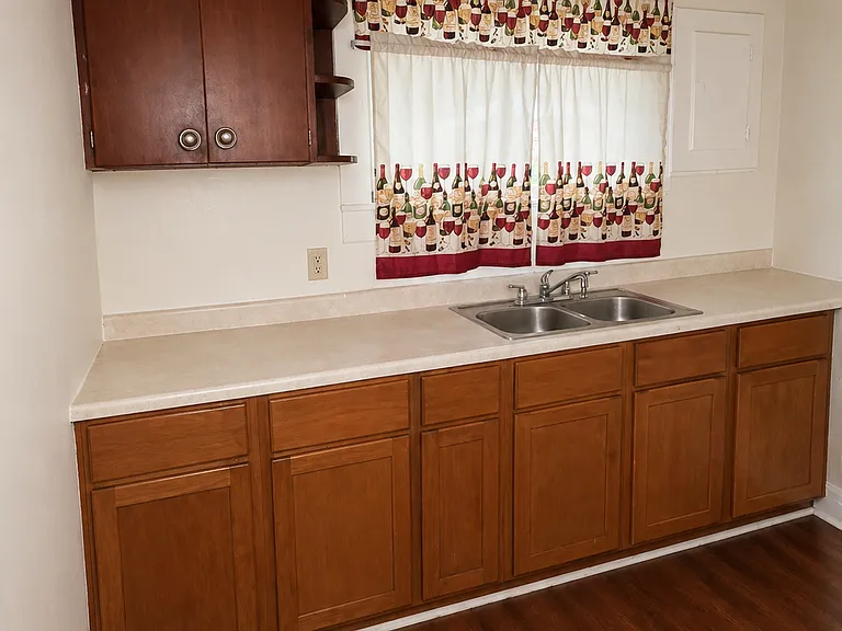 424 W Sycamore Ter — Photo 2