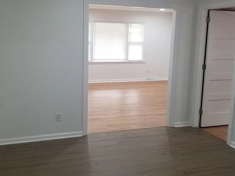 1439 Allen St — Photo 13