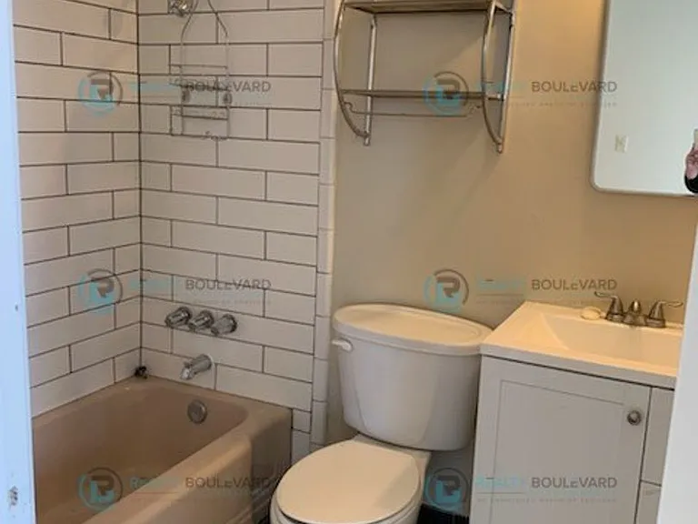245 W Taylor St — Photo 15