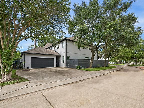 3rd image of 1601 Pine Chase Dr