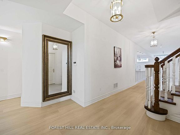 3rd image of 42 Cotswold Cres