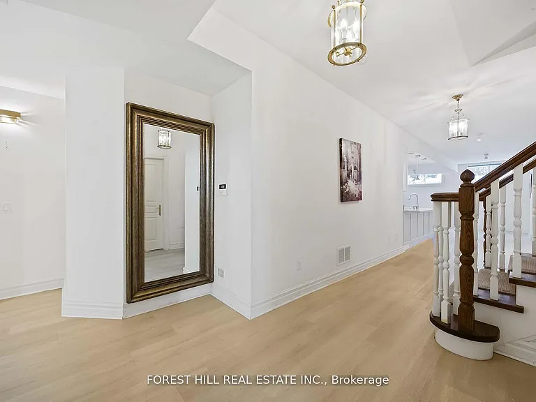 42 Cotswold Cres #LOWER — Photo 3